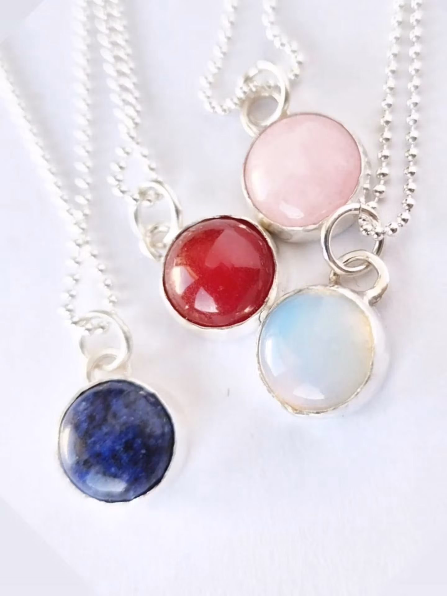 Candy silverhalsband med röd sten