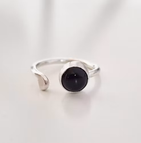 Candy Black Beauty en fin handgjord silverring med svart sten