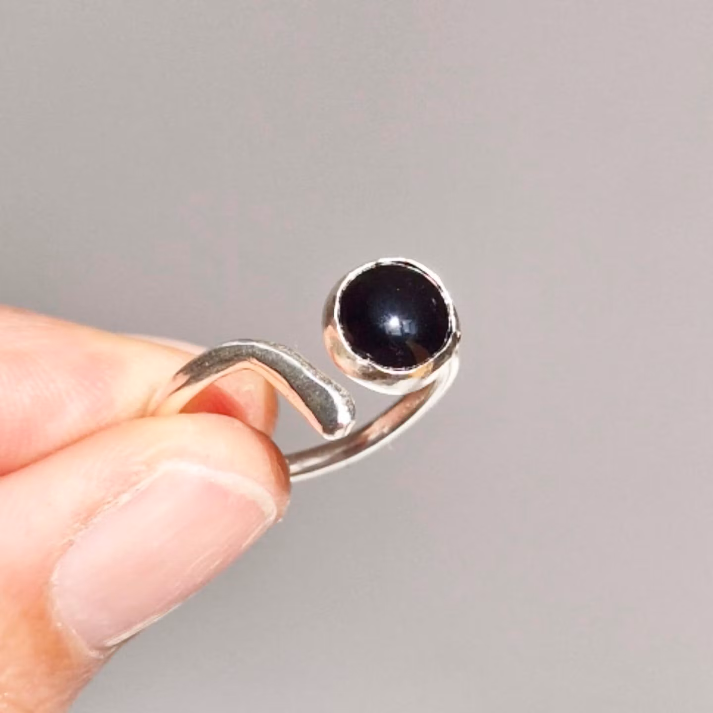 Candy Black Beauty en fin handgjord silverring med svart sten