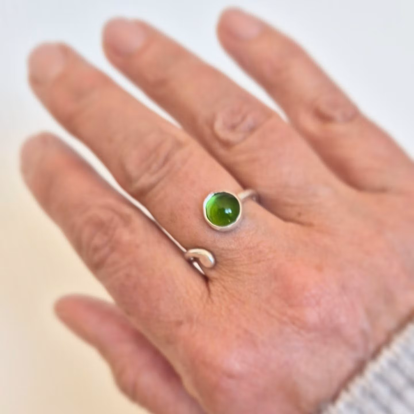 Candy öppen silverring med grön sten