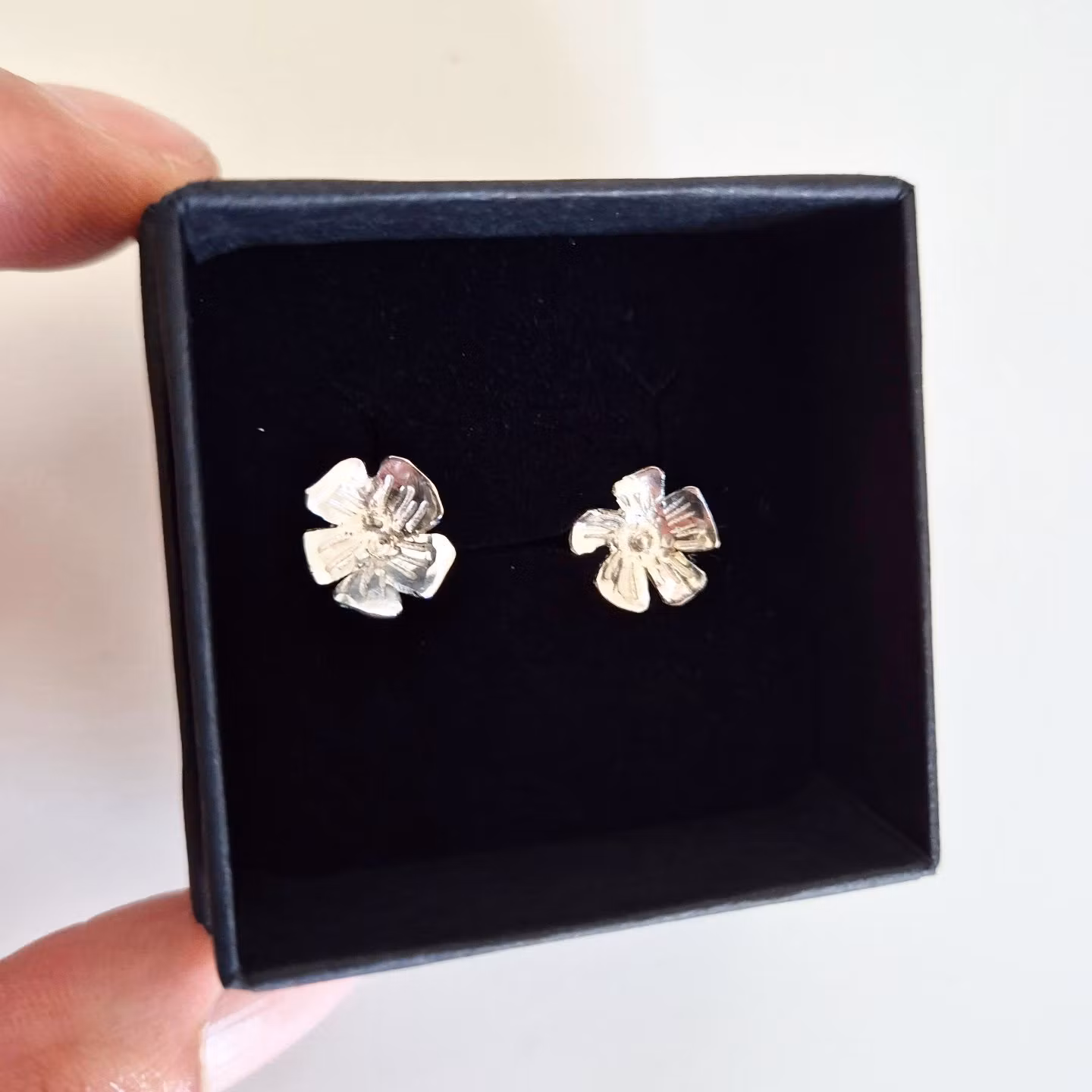 Malva örhänge i äkta silver