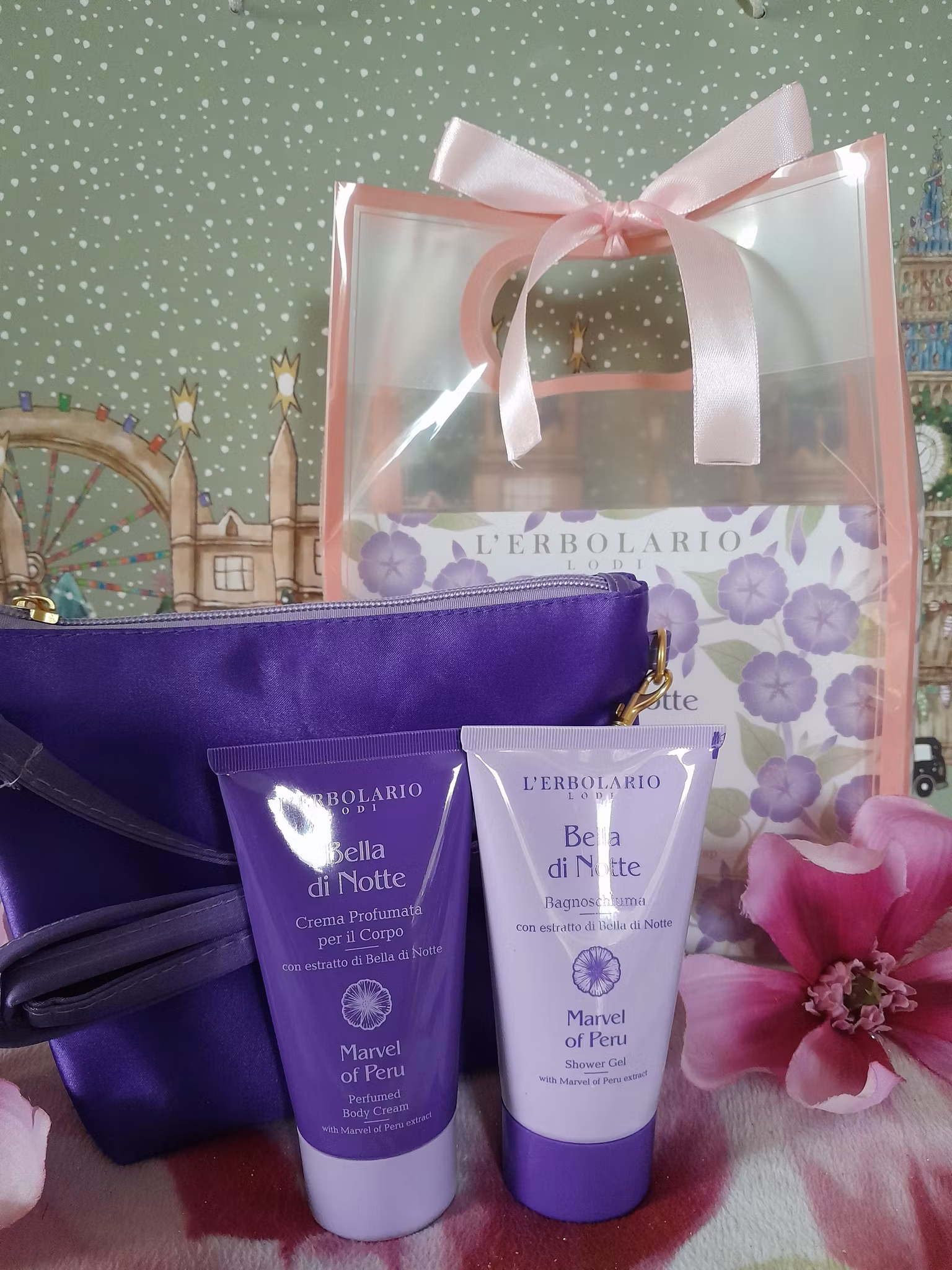 Pochetteväska med duschkräm+kroppskräm i presentpåse