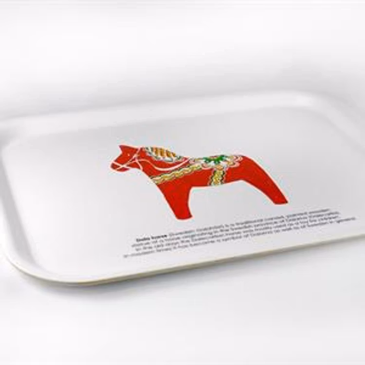 Bricka 27x20 cm, Dala horse, vit/rött tryck