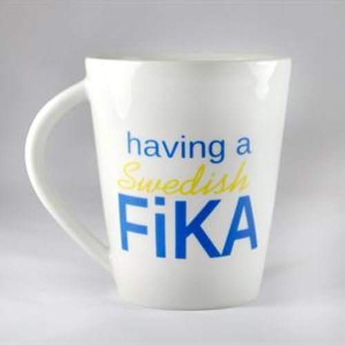 Porslinsmugg, Swedish Fika, vit/blå-gul text