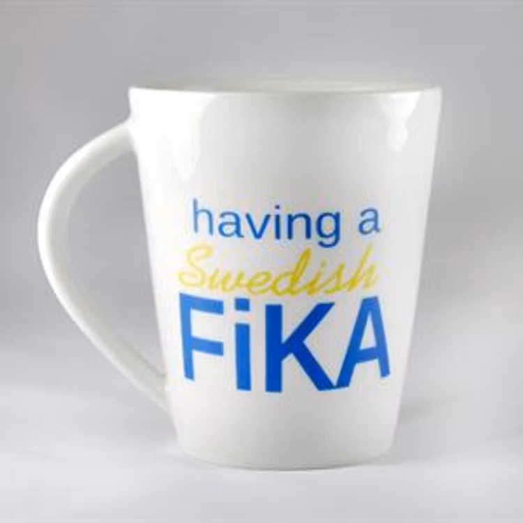 Porslinsmugg, Swedish Fika, vit/blå-gul text