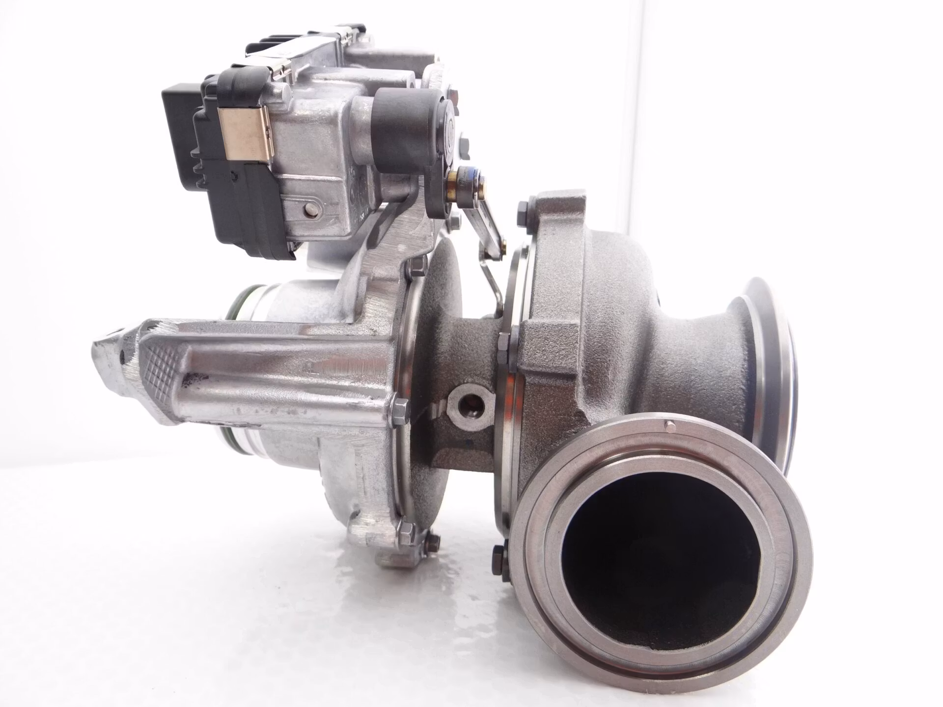 806094-5011S GTB2056VZK Garrett renoverad originalturbo till BMW  ( Bytesturbo )