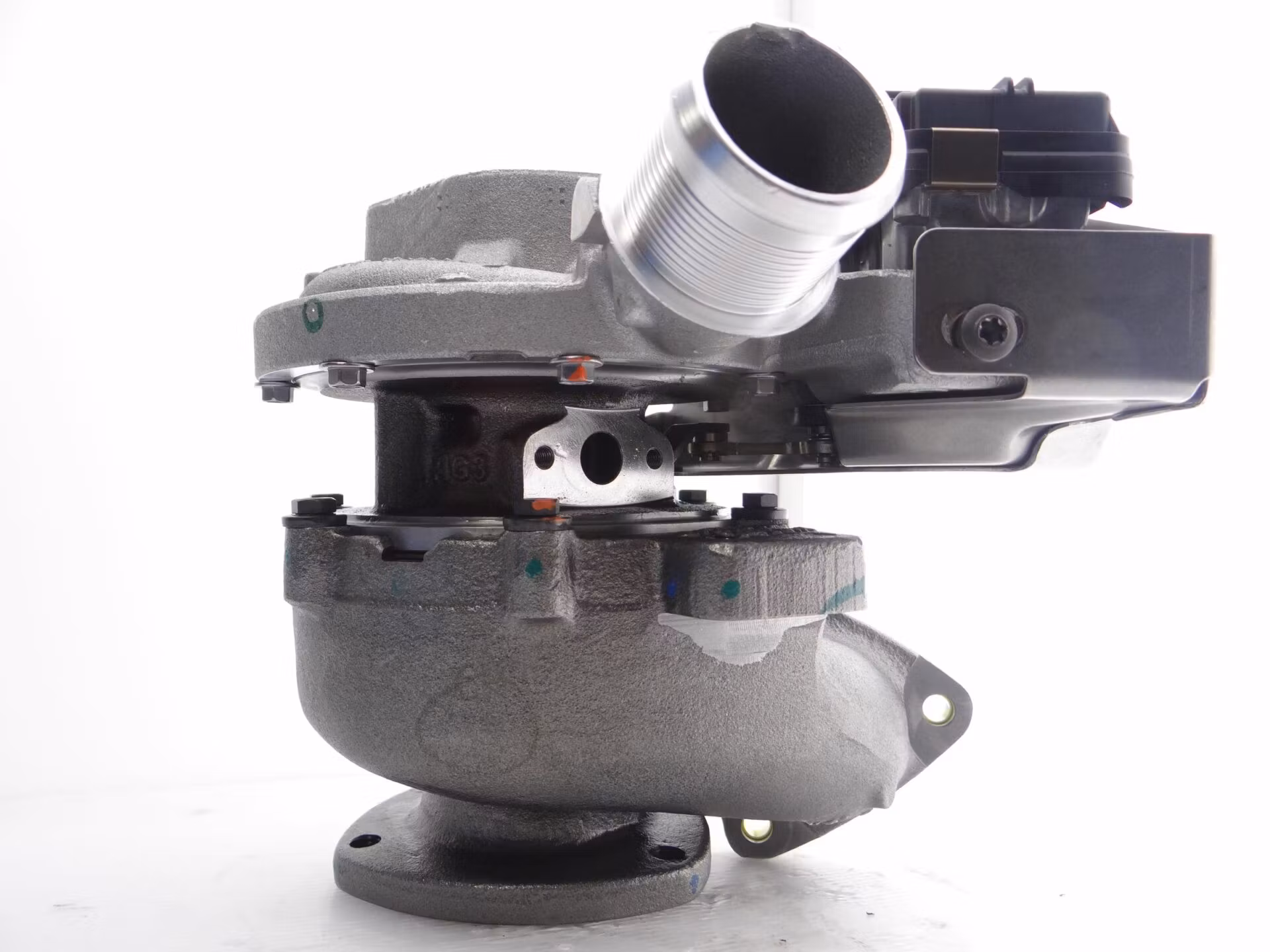 889938-5003W Garrett GTD1449VKZ  Renoverad bytesturbo  : 2.2L Duratorq bensin OEM : 2420481 ( Storsäljare )