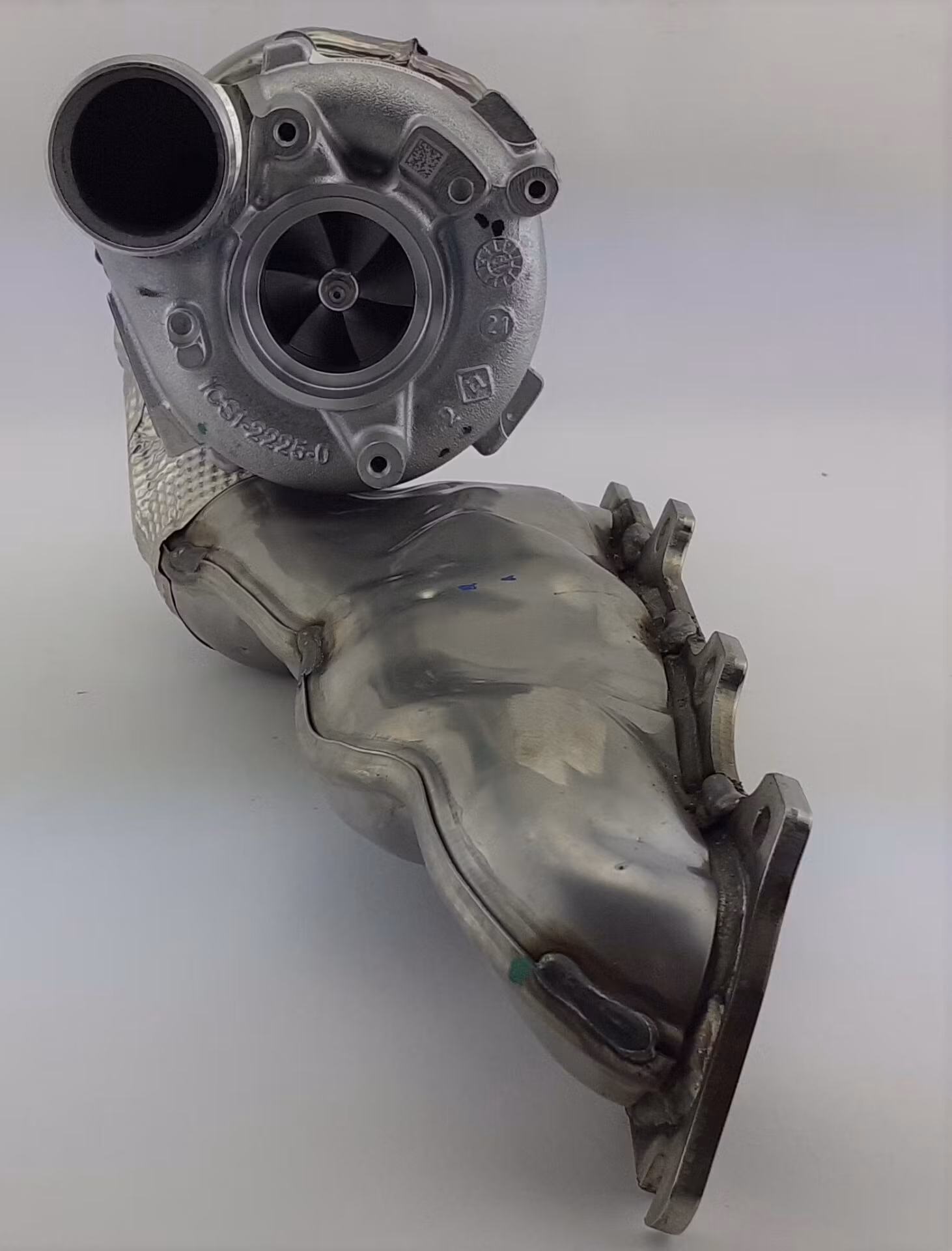 9VA19 IHI Fabriksny  originalturbo till Audi S8 / Bentley GT / GTC  4.0 ( Höger sida )