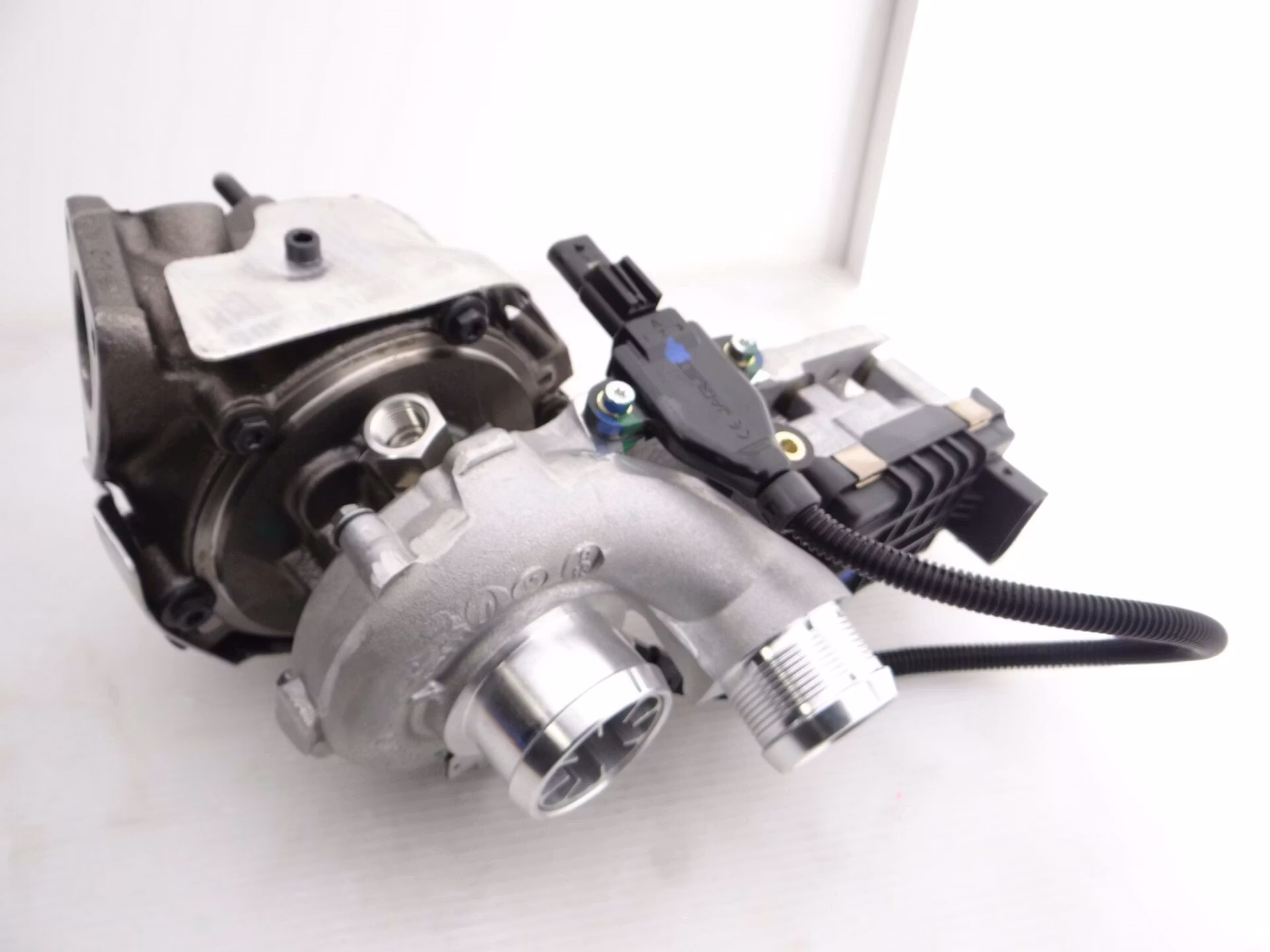 797518-5003S / 797518-5004S Garrett GTB1749VZ fabriksny original 4,2 TDI ( Storsäljare ) ( Vänster )