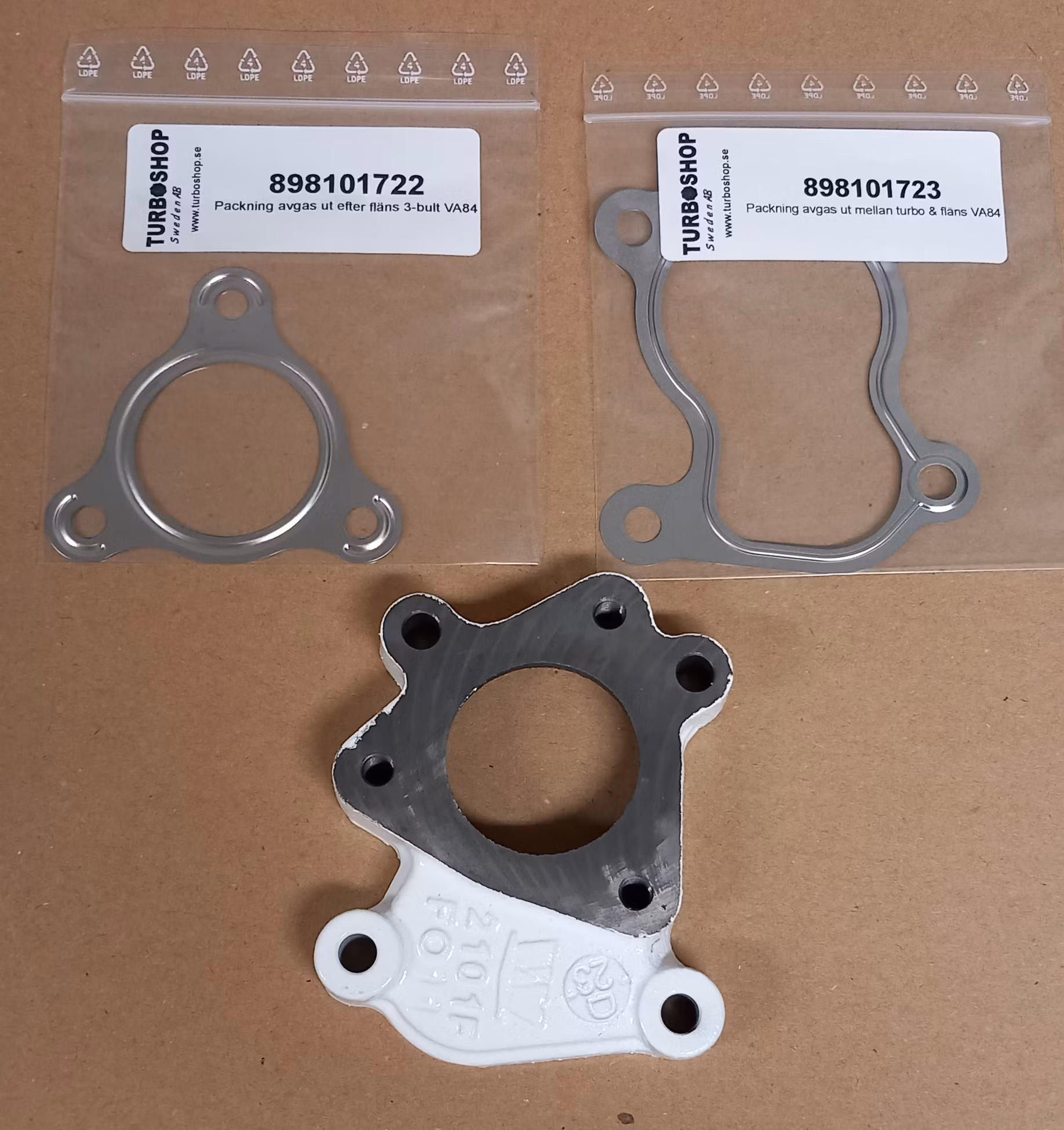 898101686 Avgas ut fläns till IHI RHF4 VA84