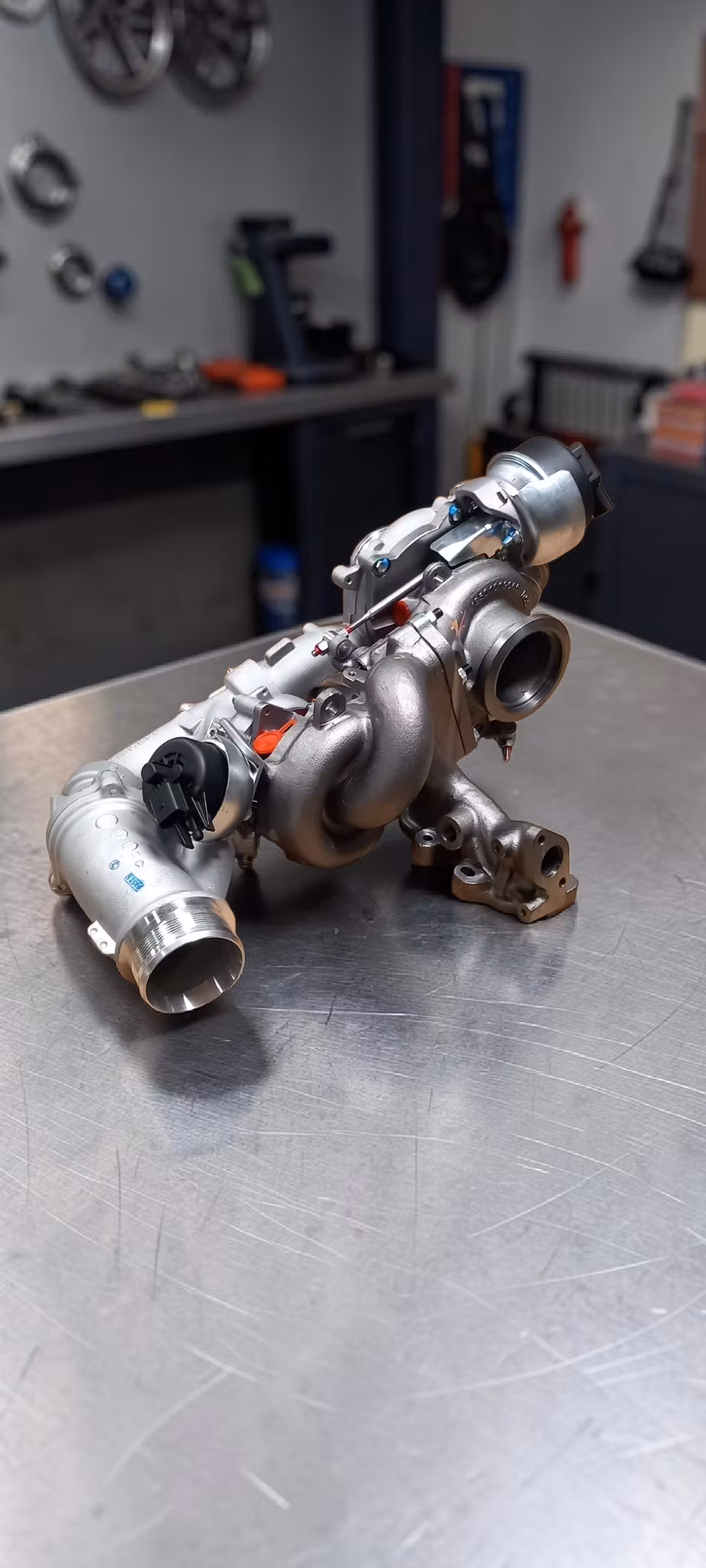 10009880384 Turboshop Solutions fabriksny ersättningsturbo OEM : 03N145704E , 03N145704K ( Bytesturbo )