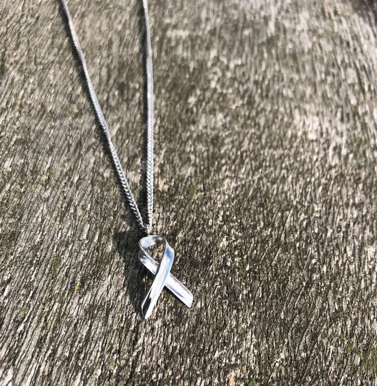 LIV HALSBAND FÖR BRÖSTCANCERFORSKNING