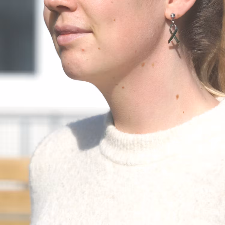 LIV ÖRHÄNGEN FÖR BRÖSTCANCERFORSKNING
