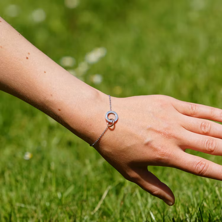 HOPE ARMBAND FÖR BRÖSTCANCERFORSKNINGEN