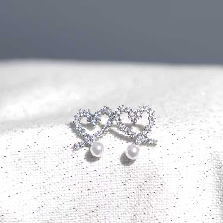 LOVE GLITTER ÖRHÄNGEN 925 STERLING SILVER FÖR BRÖSTCANCERFORSKNINGEN