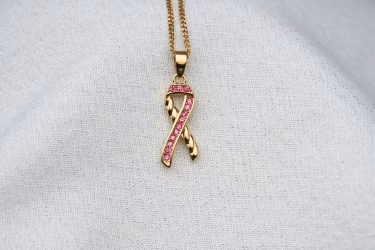 LIV ROSE HALSBAND FÖR BRÖSTCANCER FORSKNINGEN