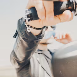 Mustaschkampen Läder/Ädelsten Svart