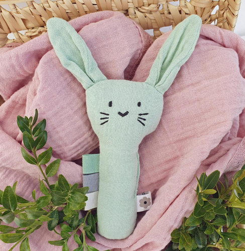 Mjuk skallra kanin cameo green eko