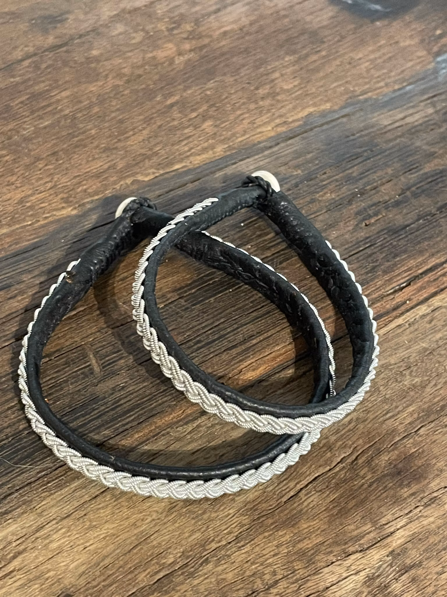 HANDSYDDA SAMISKA ARMBAND