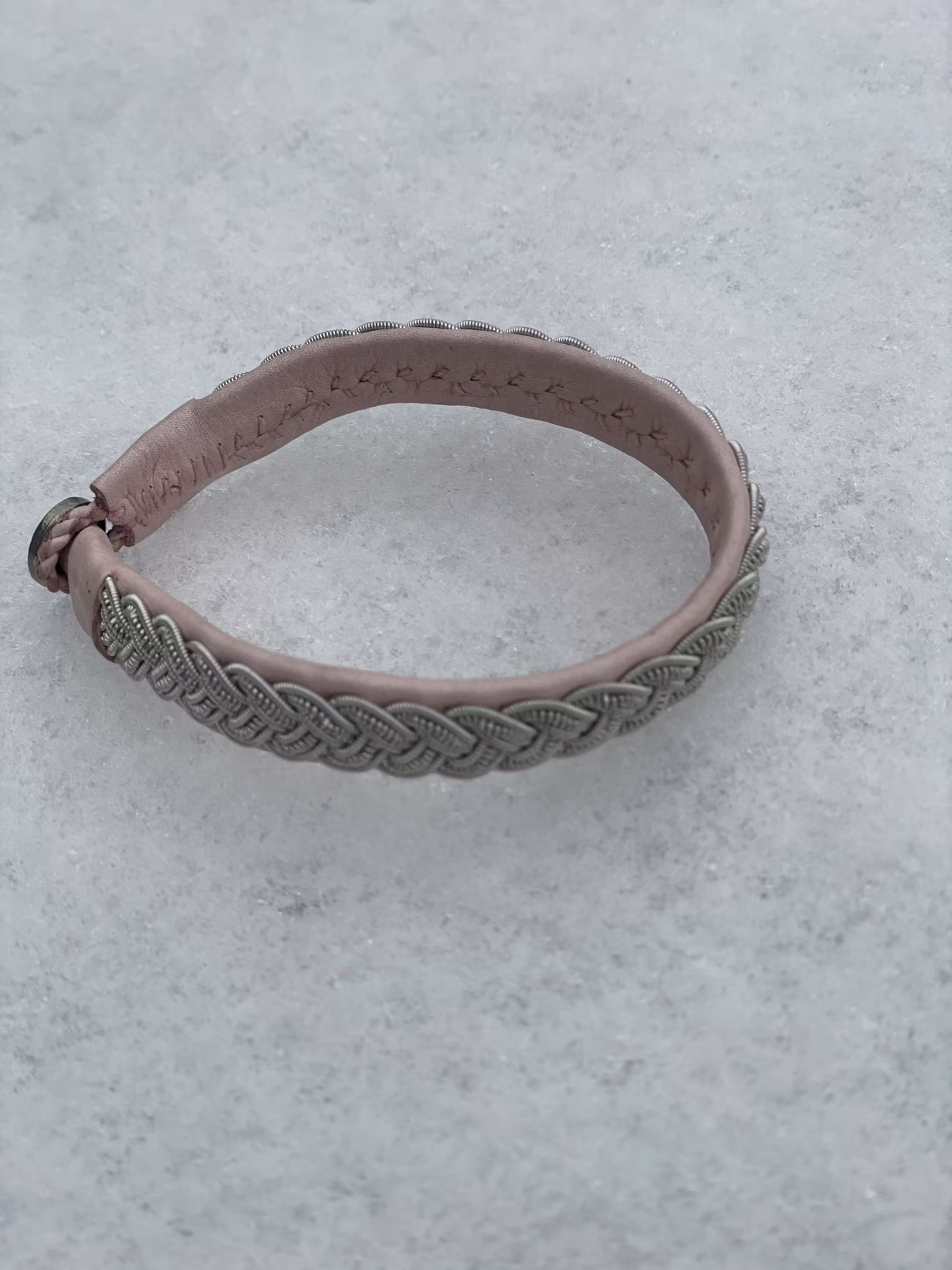 HANDSYDDA SAMISKA ARMBAND