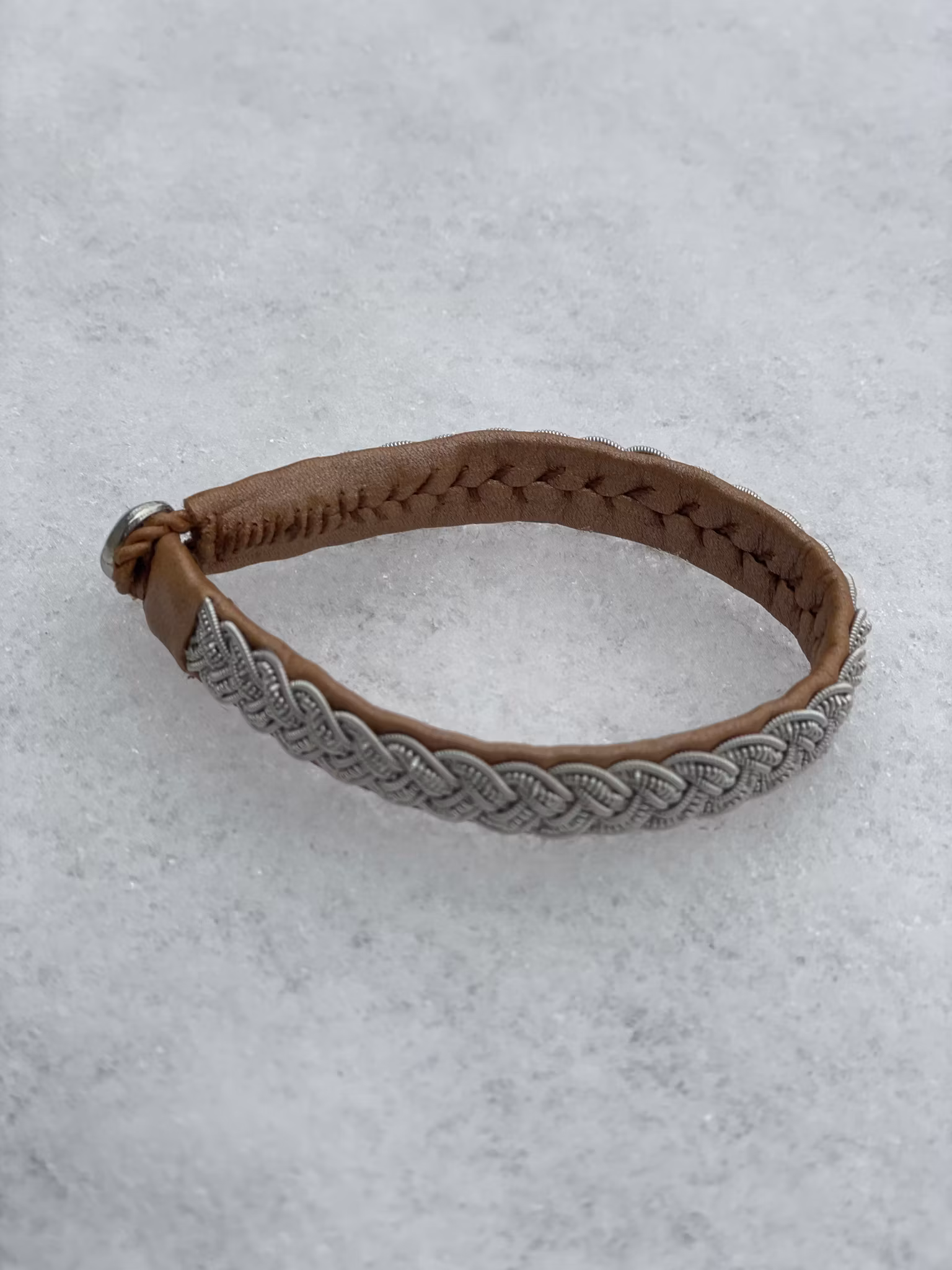 HANDSYDDA SAMISKA ARMBAND