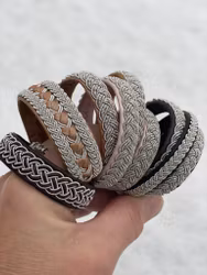 HANDSYDDA SAMISKA ARMBAND