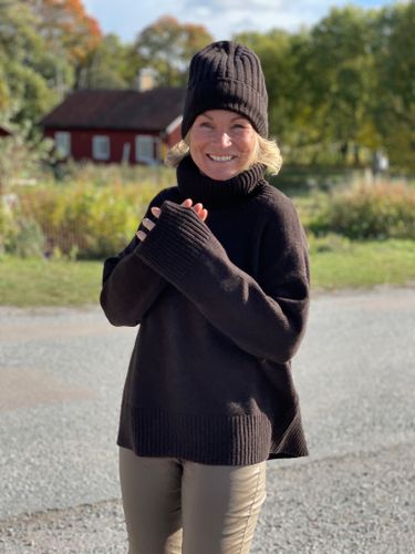 Stickad polotröja 100% lammull mörkbrun