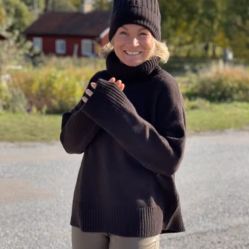 Stickad polotröja 100% lammull mörkbrun