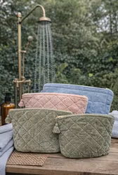 Quiltad necessär i sammet  ljusblå