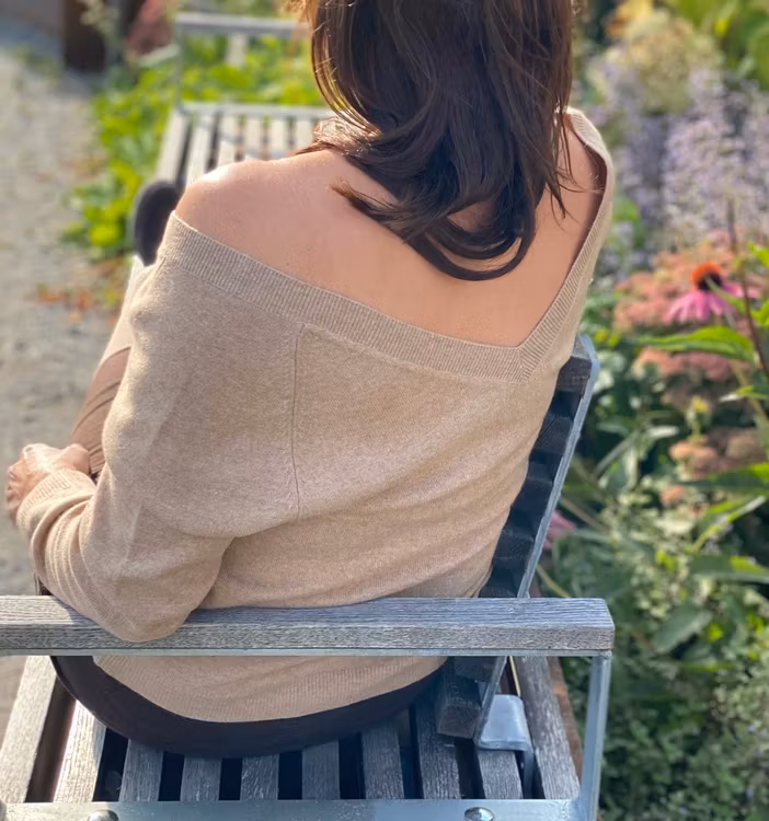 Djup V-ringad Cashmere tröja