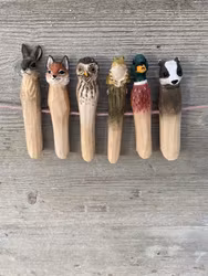 Handsnidade klädnypor
