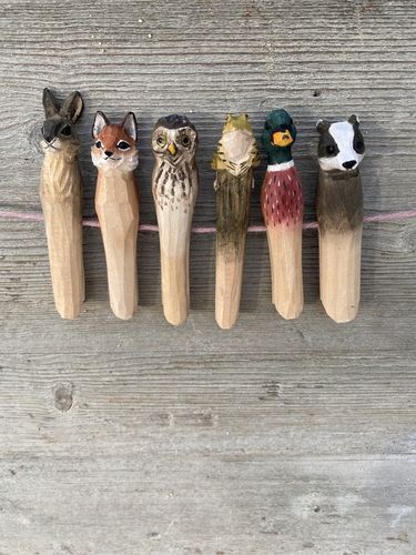 Handsnidade klädnypor