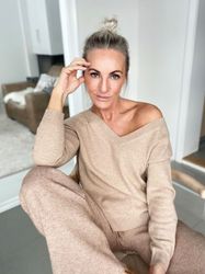 Djup V-ringad Cashmere tröja