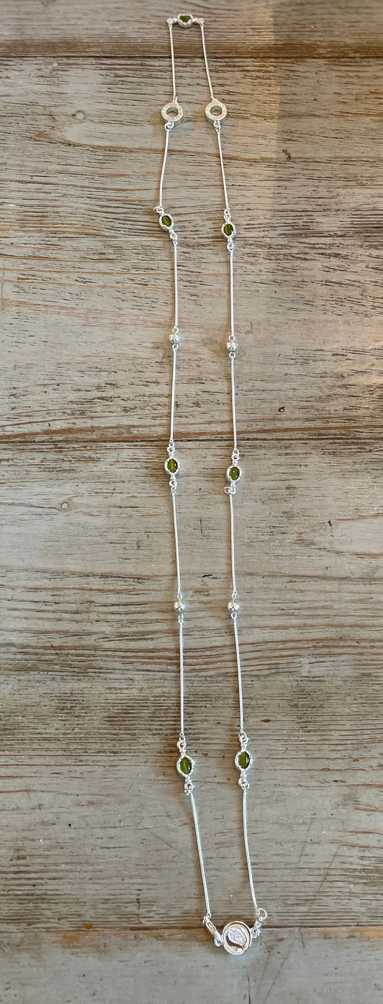 Oyster Iconic Necklace, silver/olive green