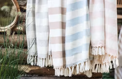 Hammam towel w/fringes light pink or light blue stripes