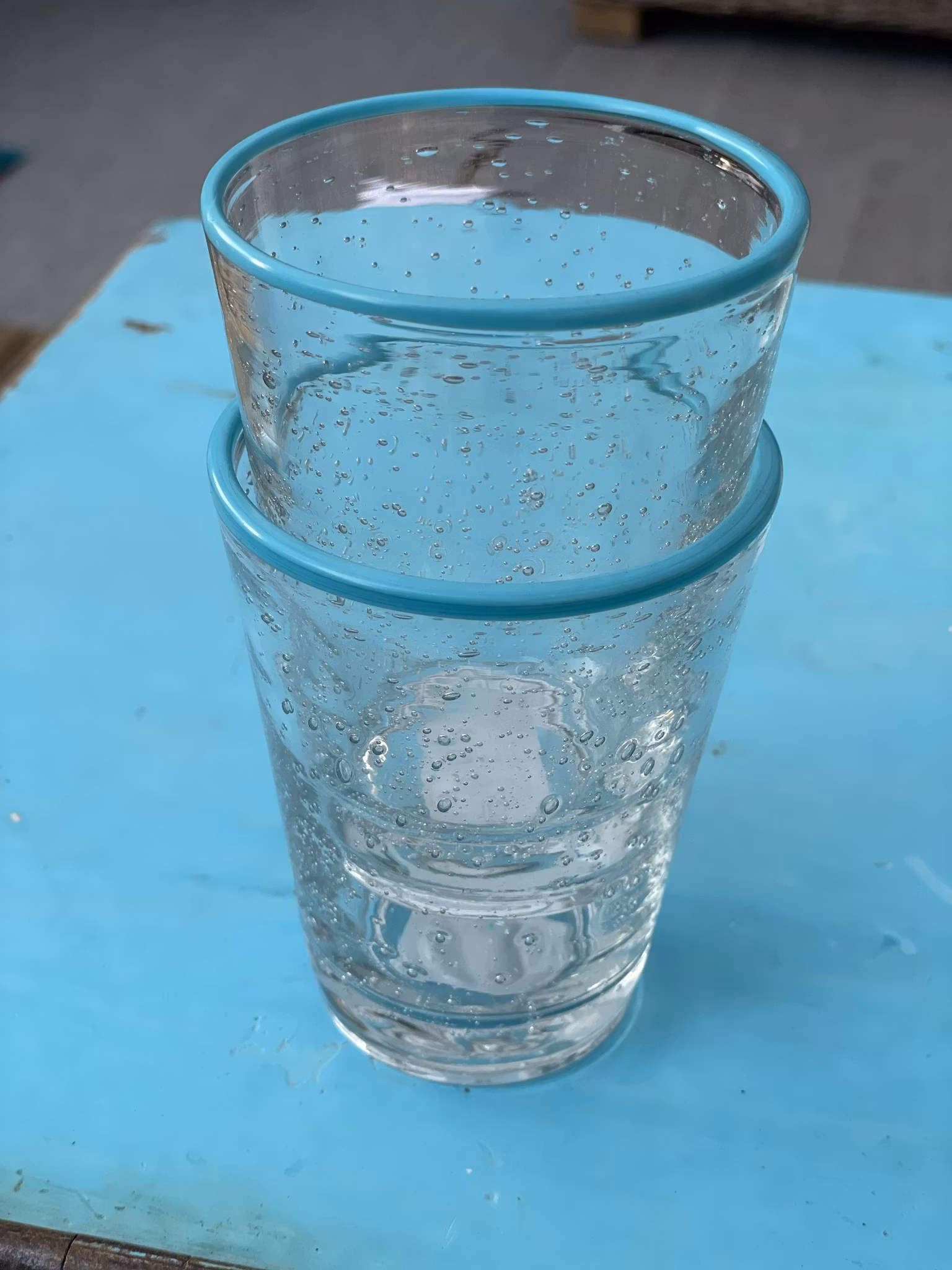 Glass with blue or green rim