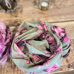 Scarf Fuxia flower