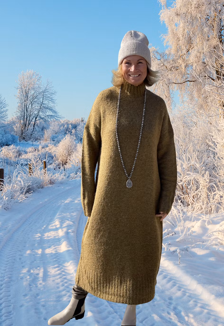 Stickad lång klänning Ebba Soya concept