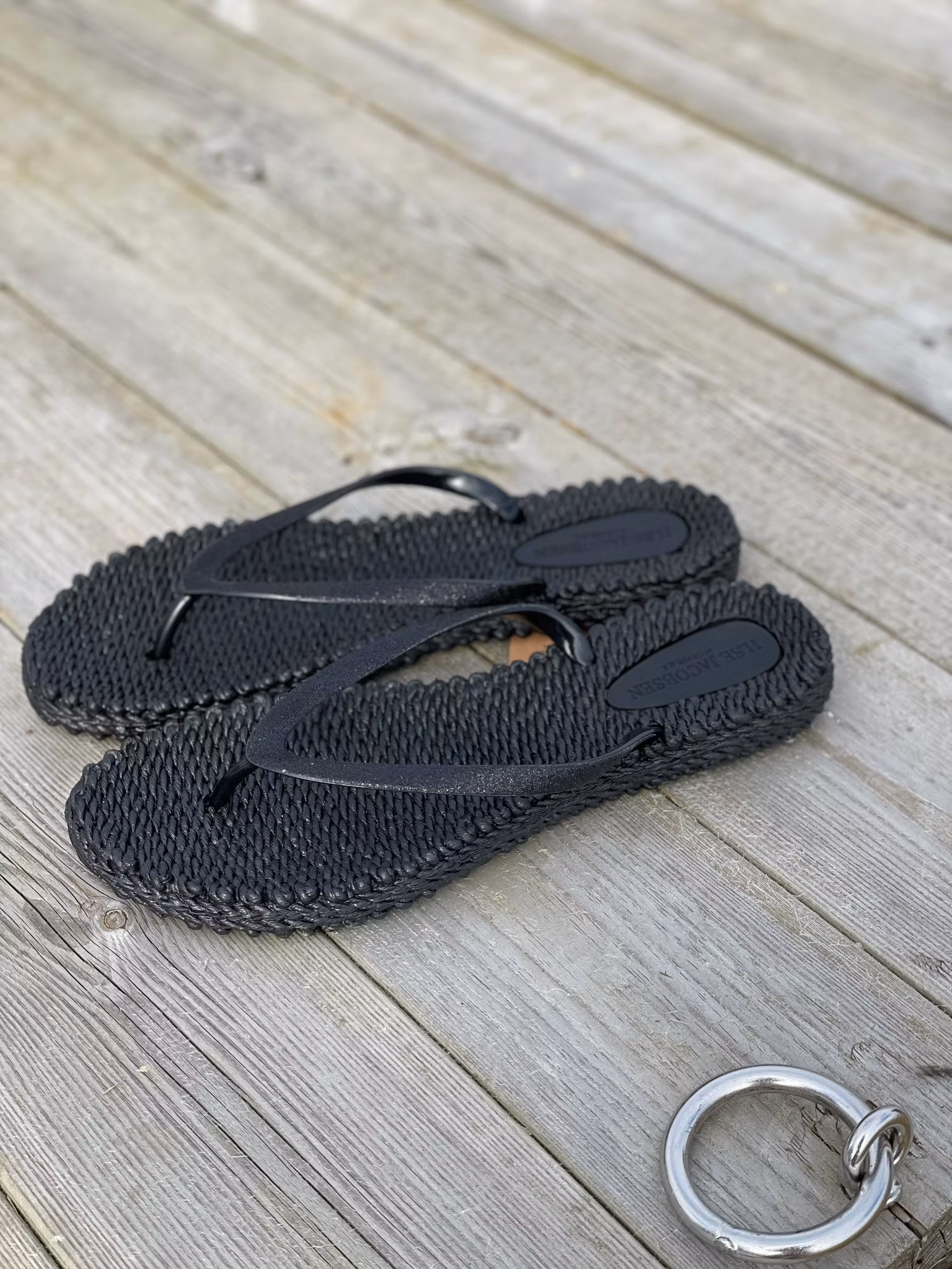 Flip flops with glitter black