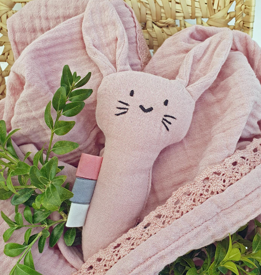Mjuk skallra kanin pale mauve eko
