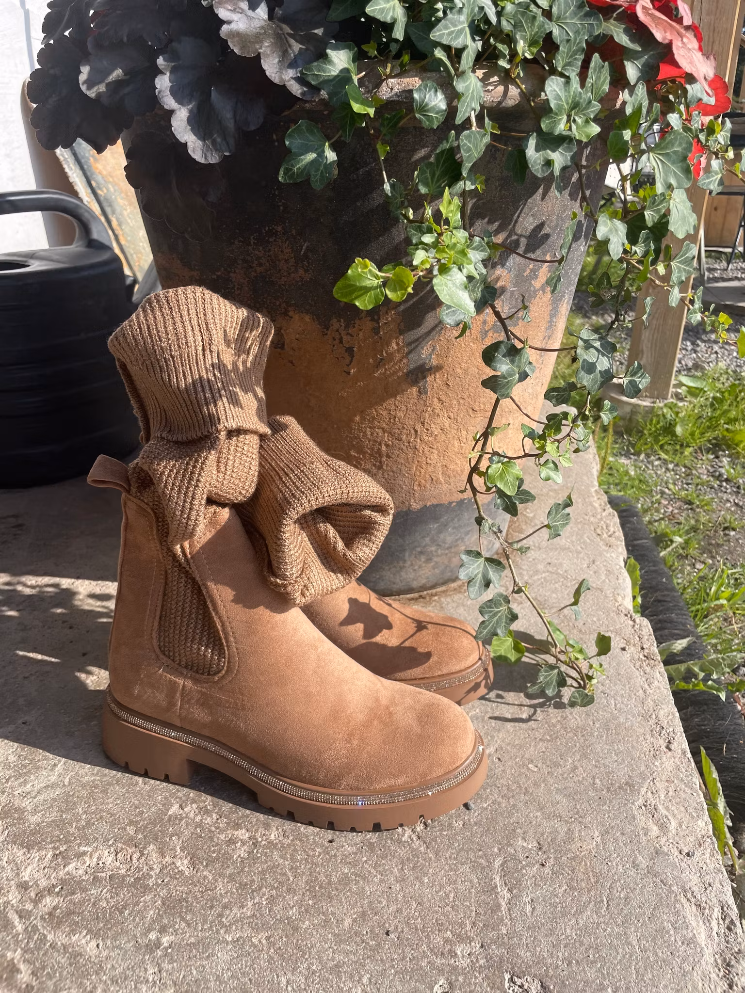 Cozy boots in faux suede Camel