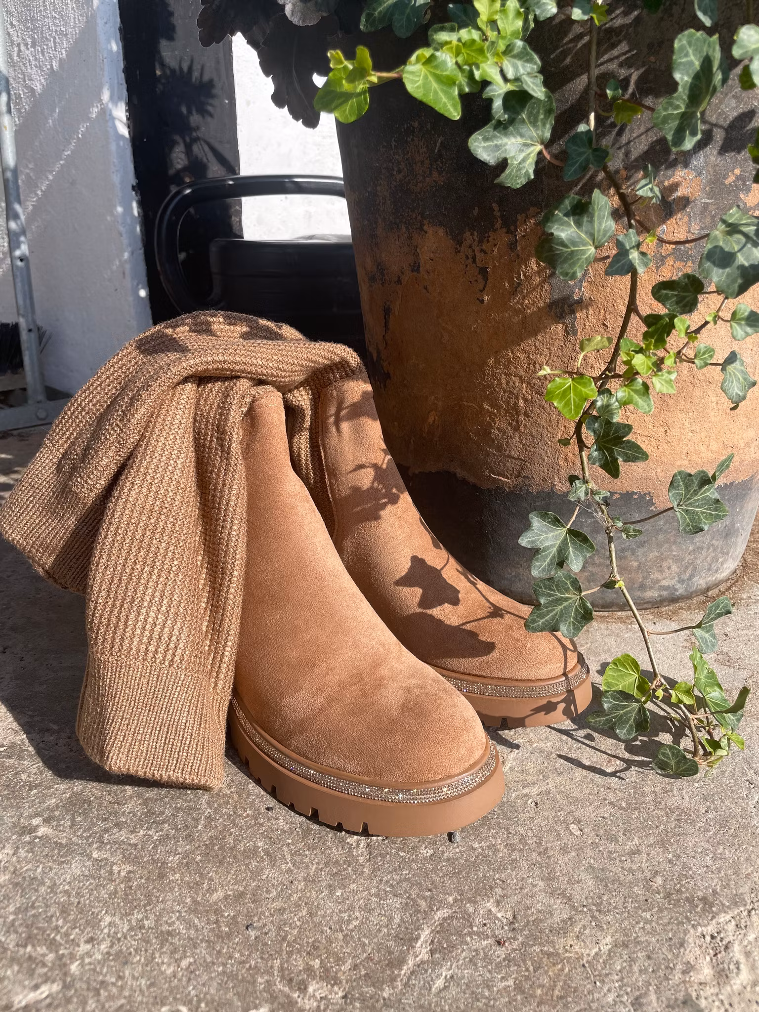 Cozy boots in faux suede Camel
