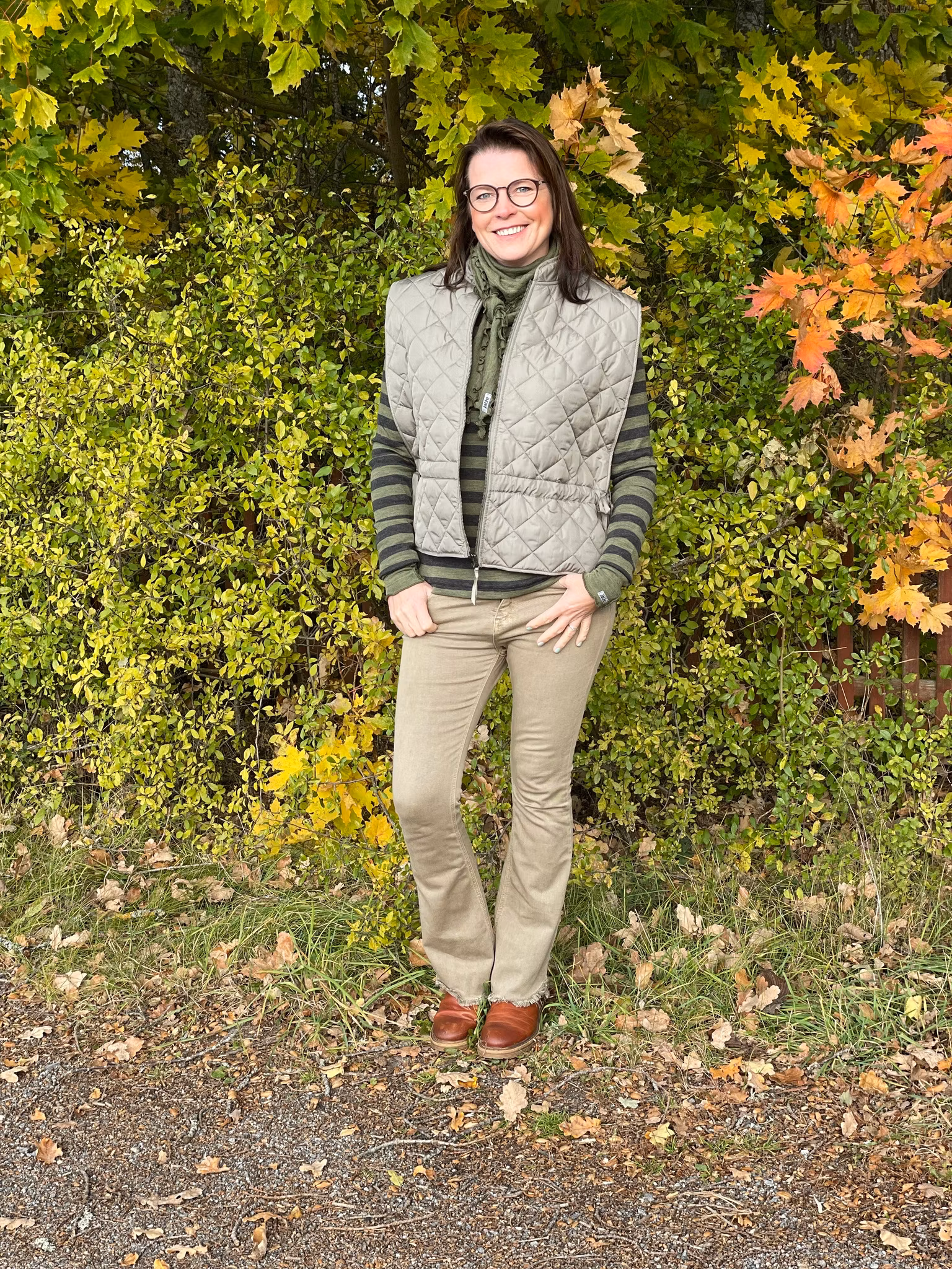 Fantastic fine knit top in 100% merino wool. Perfect for chilly days or to have at home in front of the fire. Perfect for styling with skirts and long coats. In our assortment, we also have merino wool shawls and ankle warmers in the same tone.