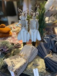 Glittering Christmas decoration manor couple