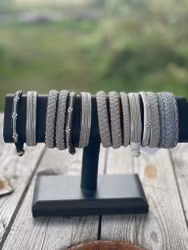 HANDSYDDA SAMISKA ARMBAND