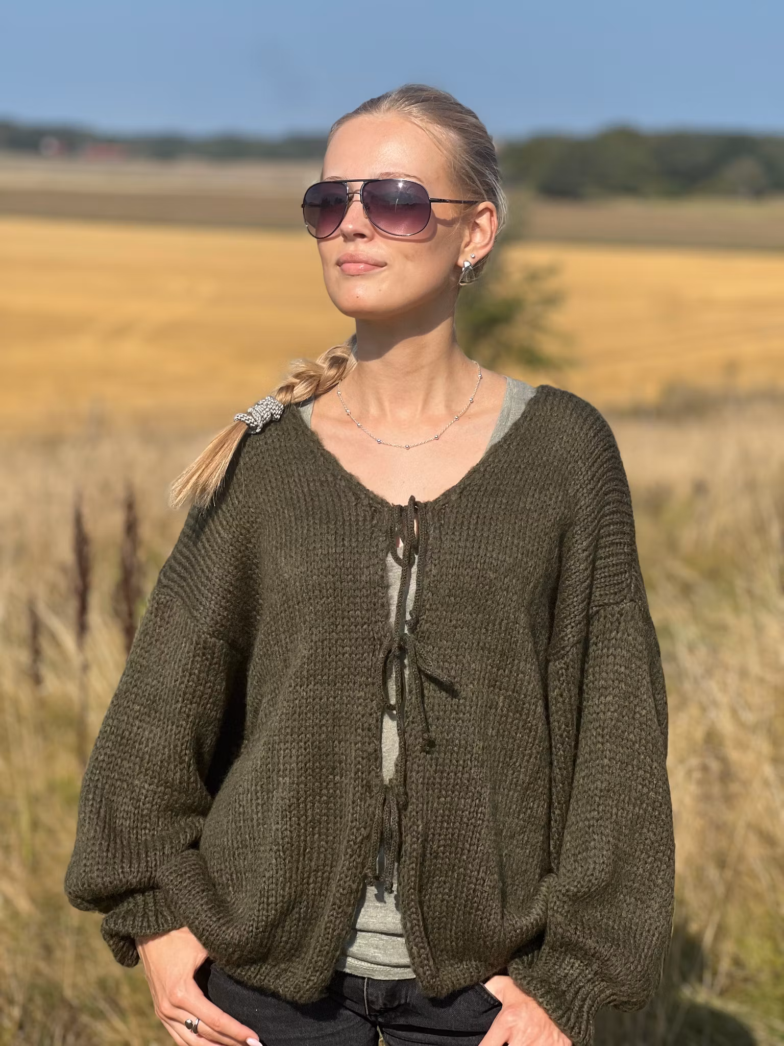 Cherry stickad cardigan army