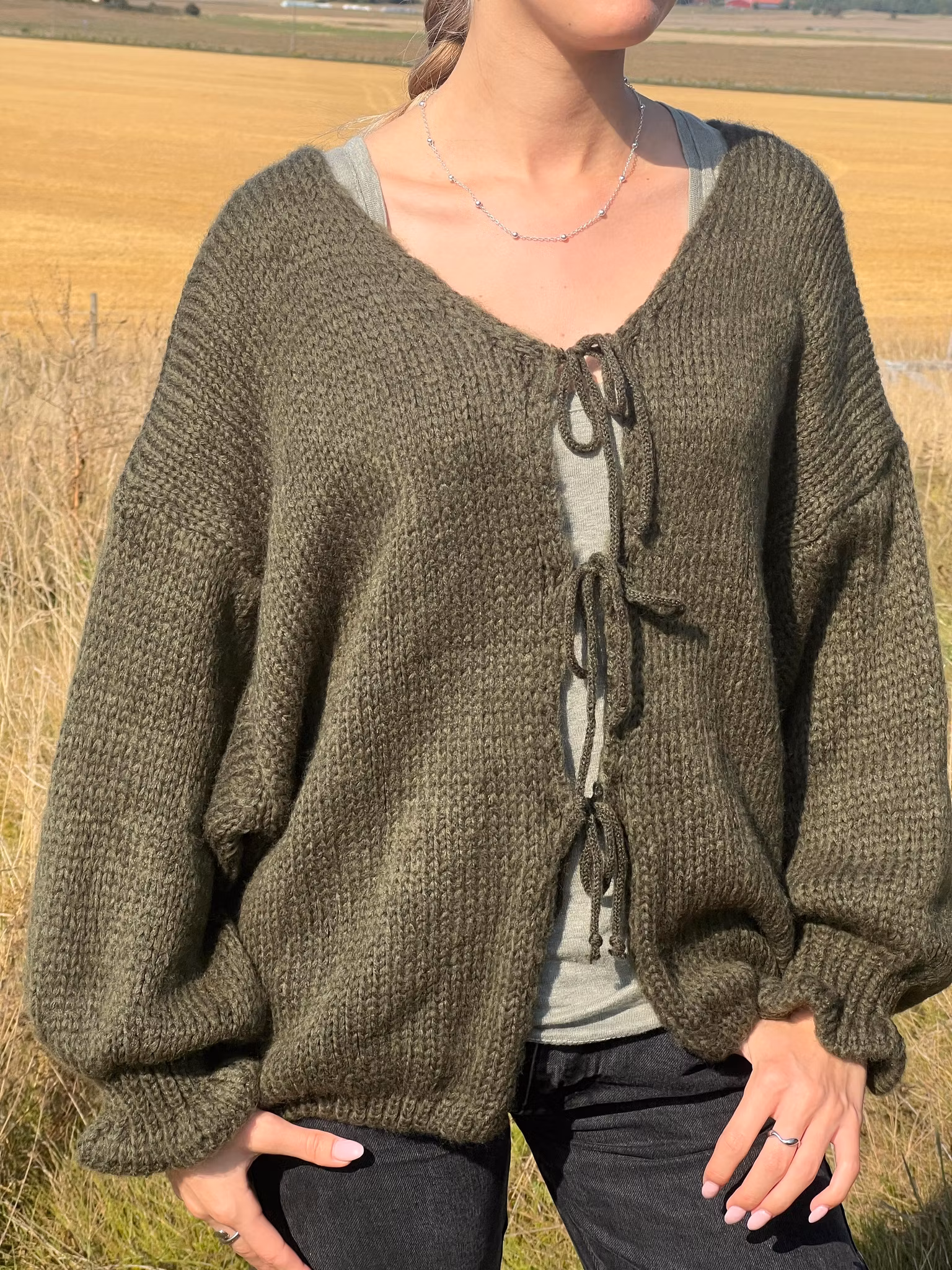 Cherry stickad cardigan army