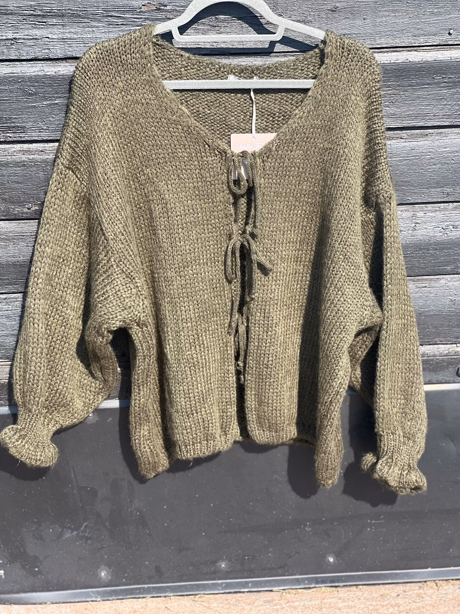 Cherry stickad cardigan army