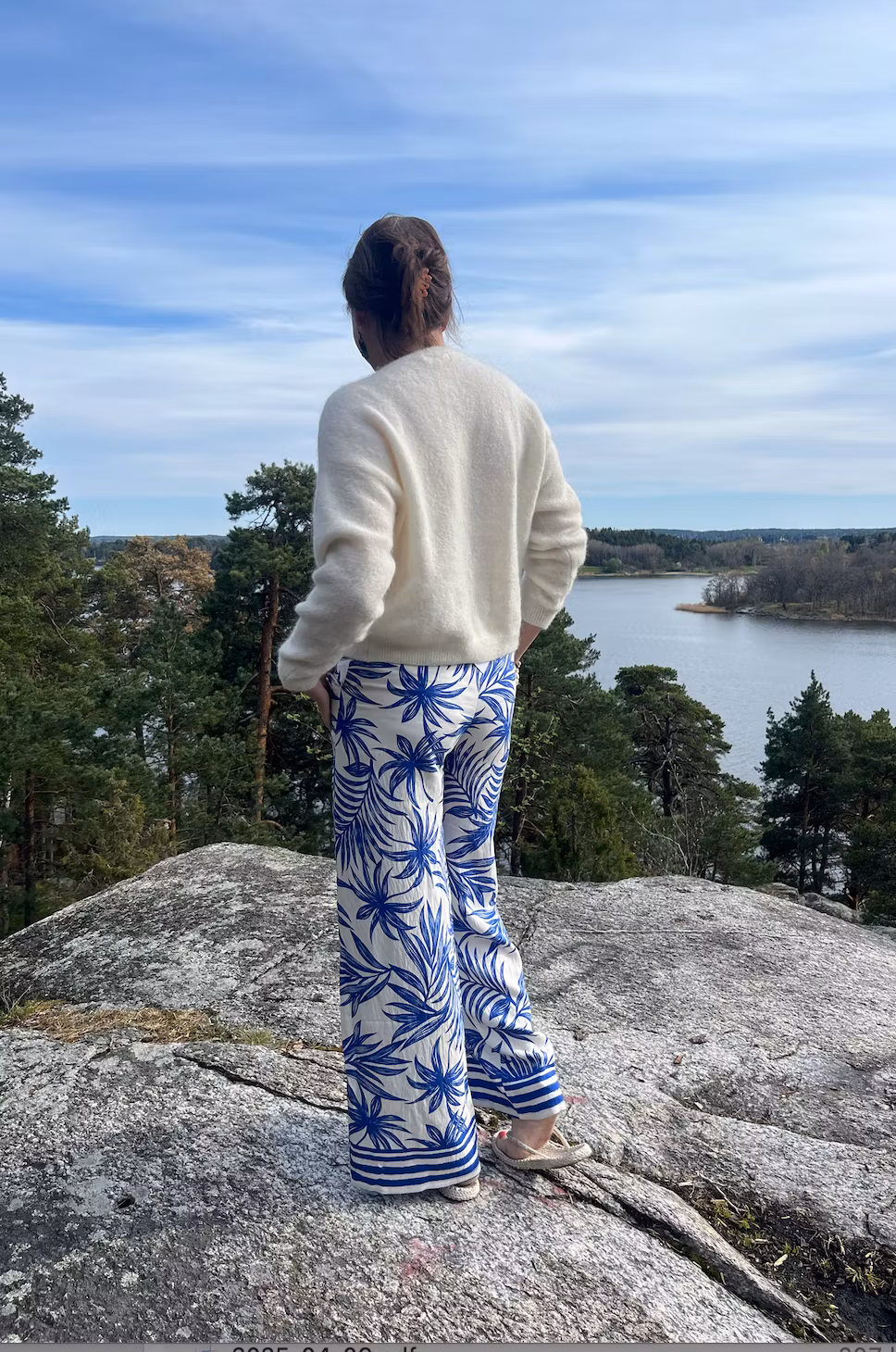 Vida byxor med tropisk blå tryck