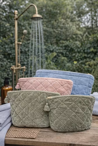 Quiltad necessär i sammet gammal rosa